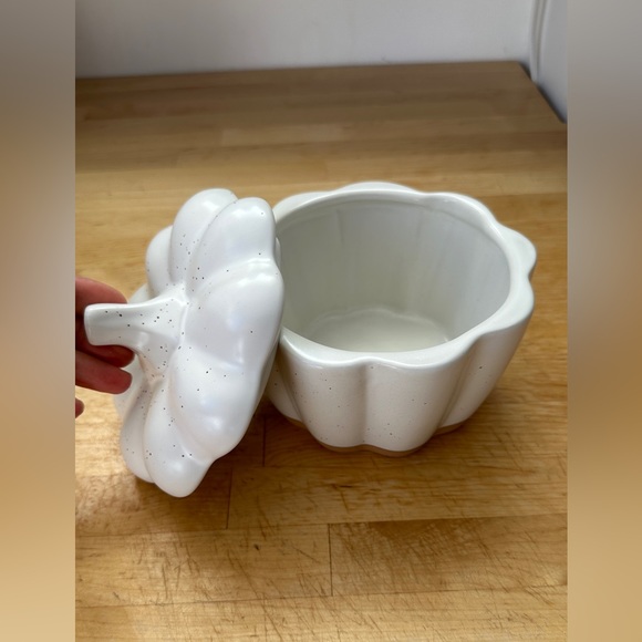 NWOT Cute Stoneware Pumpkin Crock! - Picture 9 of 9